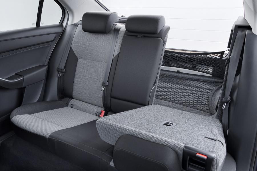  Skoda Rapid 2012 года  (фото 17 из 55)
